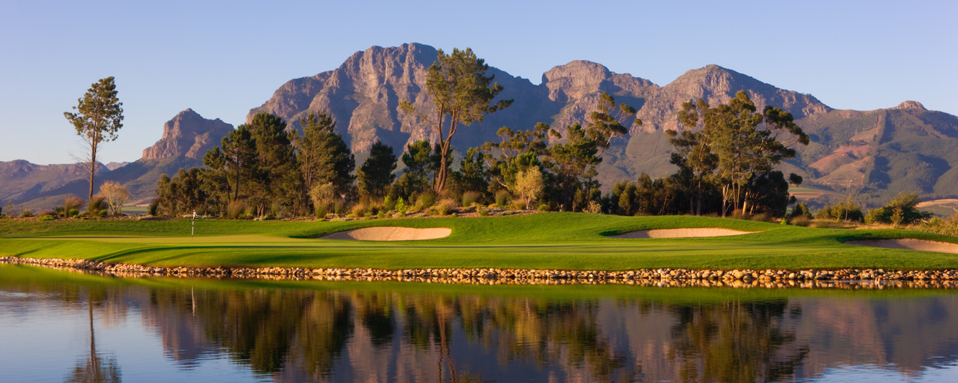 Beautiful Pearl Valley golf estate is situated on the outskirts of Paarl in the Cape Winelands, and is a must for golf lovers.