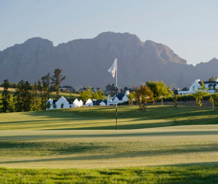 De Zalze in Stellenbosch offers a challenge for the discerning golfer.