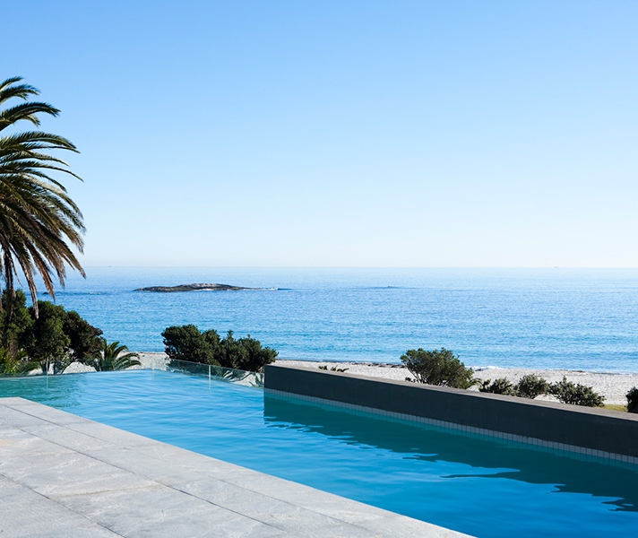 From the pool to the ocean... a few steps away!