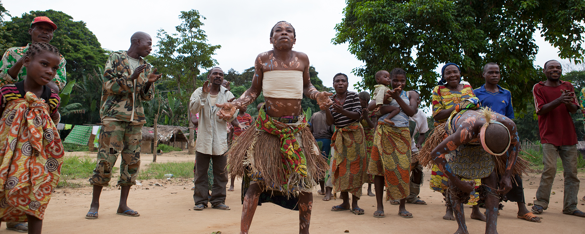 A dazzling display of colour, music & movement in a ritual dance.