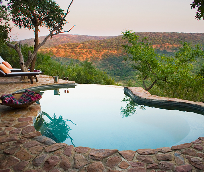 Isibindi Zulu Lodge overlooks the famous frontier country.