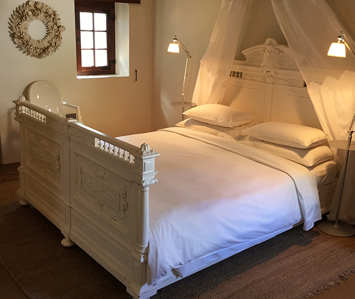 Suites are quietly ecletic & deeply romantic: antique pieces blend effortlessly with modern furniture & technology.