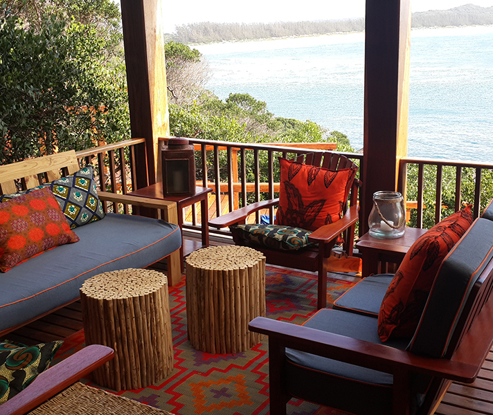 The cheerful Machangulo Beach Lodge straddles a calm estuaries on one side and the warm Indian Ocean on the other.