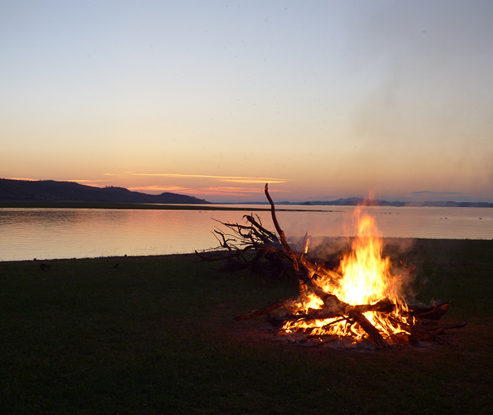 No better way to say goodbye to the day than to sit overlooking a campfire...