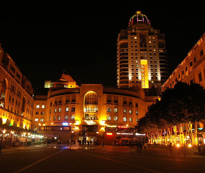 Nelson Mandela Square in Sandton offers upscale shopping.