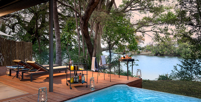 ThorntreeRiverLodge-SwimmingPool-DeckPatio