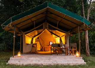 banner-Governors_Camp_tent_exterior