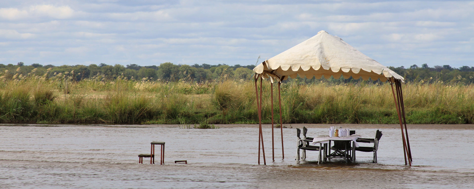 Lunch in the river – the Zambezi’s sandbanks make for impromptu ‘restaurants’.