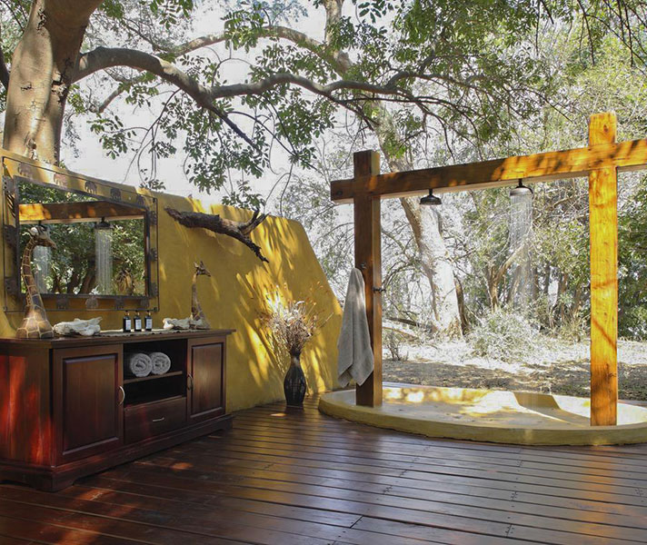 Twin outdoor showers at Sausage Tree for those with a sense of adventure!