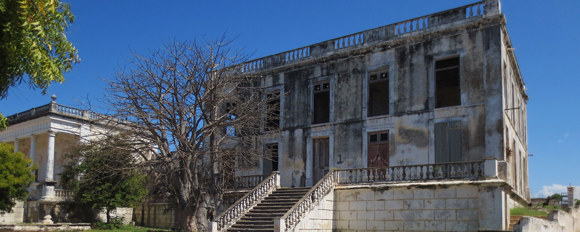 Like Cuba, Puerto Rico or New Orleans, Ilha de Mozambique is studded with beautiful old buildings that have been mellowed by centuries of salty sea air.