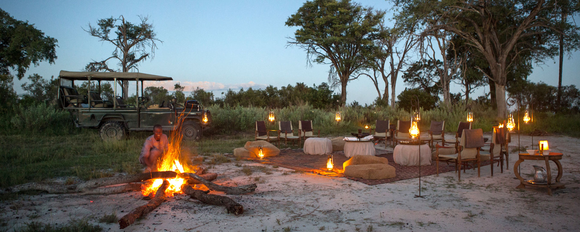 Evening falls at Abu Camp… the perfect time to sit around the campfire with a sundowner drink.