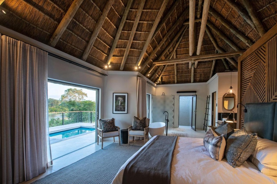 Leopard Sands River Lodge, Bon Hotels, luxury suite | Go2Africa